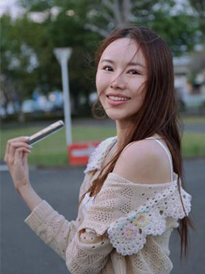 Chinese language models: Izumi Tsuruta